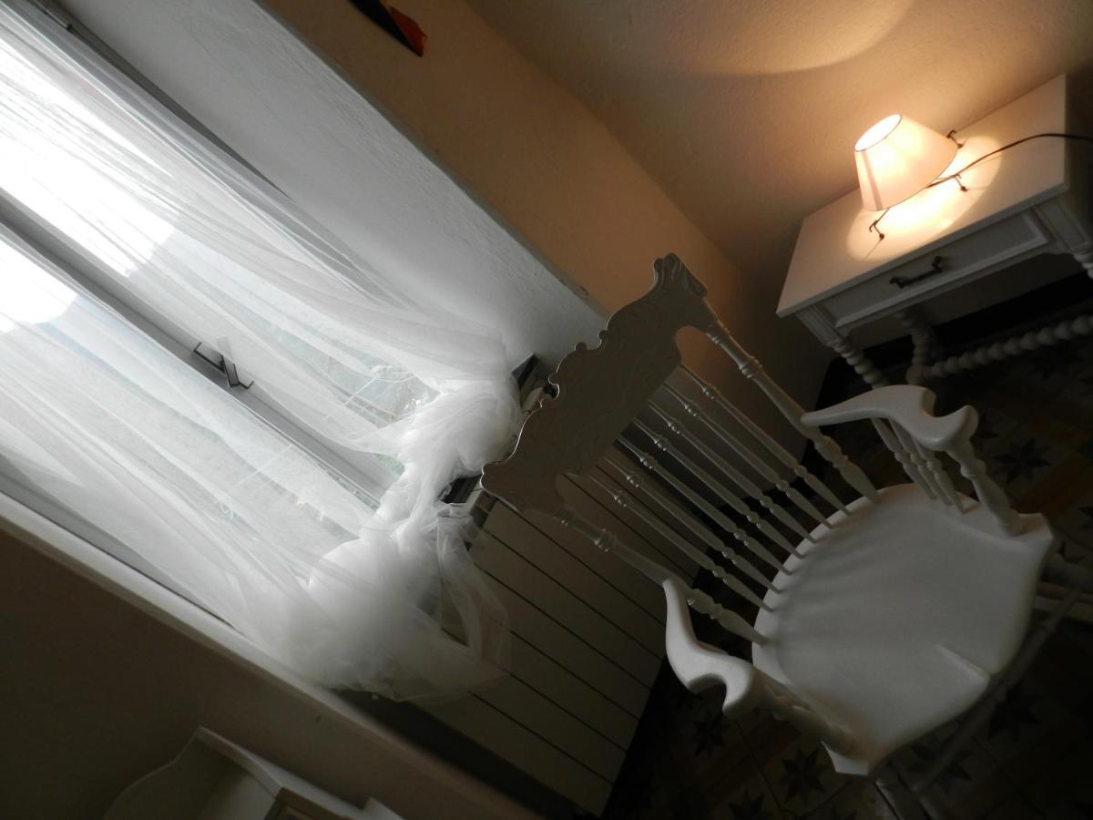 Trilocale In Dimora Tipica Apartment Montale  Luaran gambar